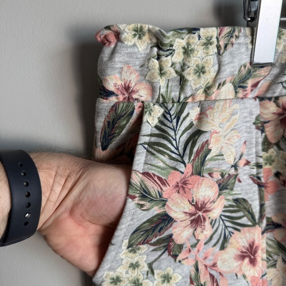 MyStyle Women's Spring Floral Brushed Fleece Casual Pull-On Shorts Gray 1X - Picture 3 of 15